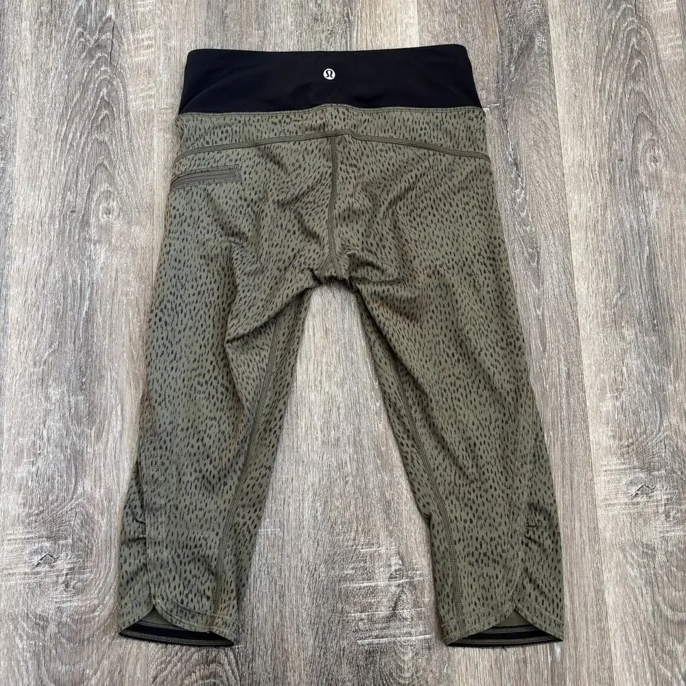 Lululemon Run: Top Speed Crop Dottie Dash Fatigue Green Black / Black - Size: 4